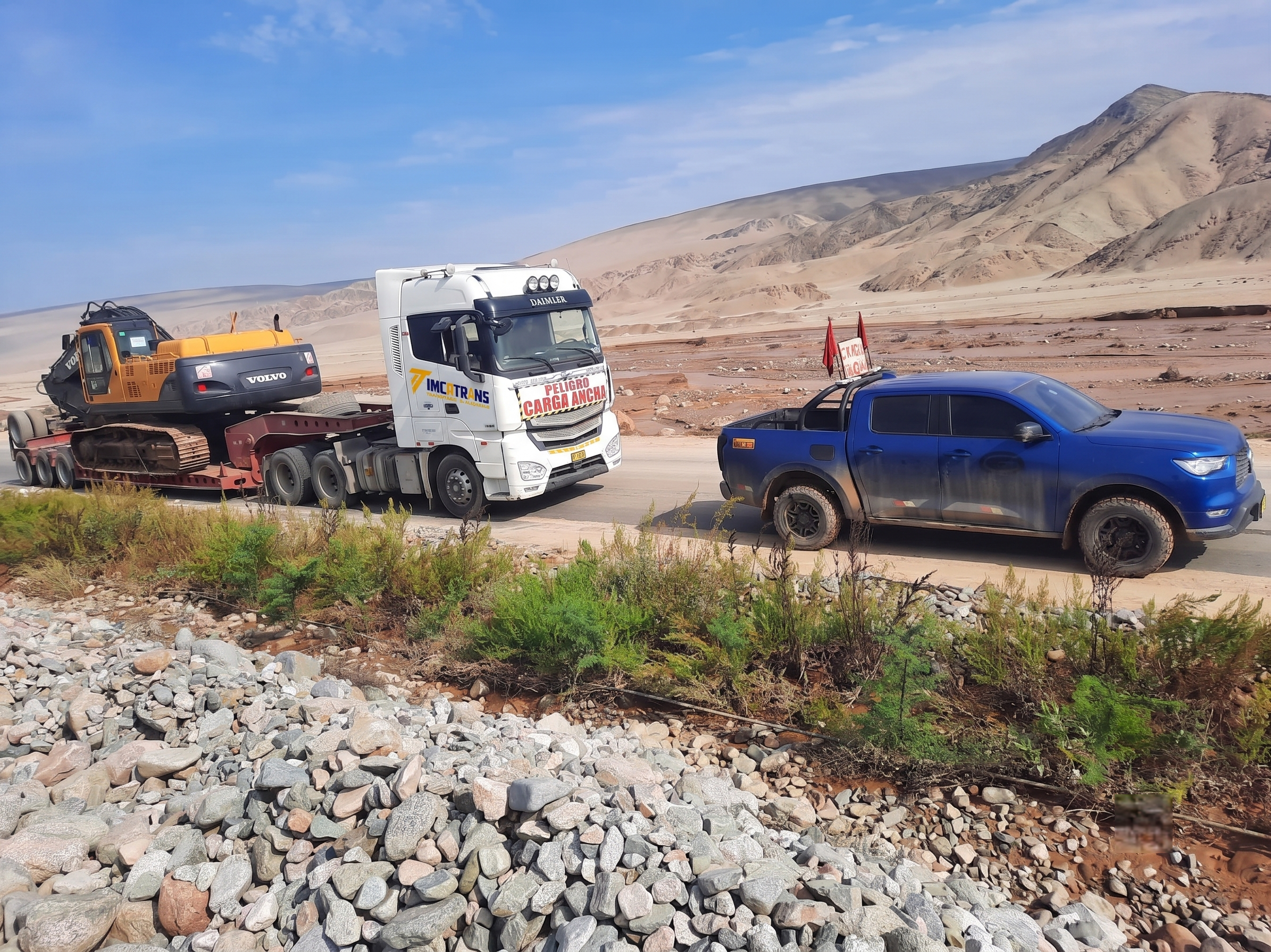 Camión de plataforma grande para carga pesada
